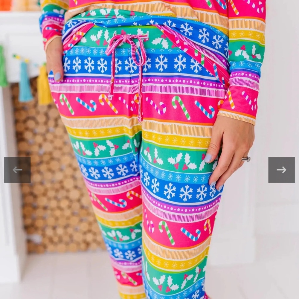 Bums & Roses Jogger Pant in Merry and Bright
